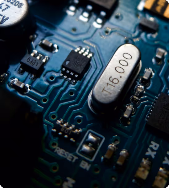 Close-up of electronic circuit board with components, including a crystal oscillator marked T16.000.