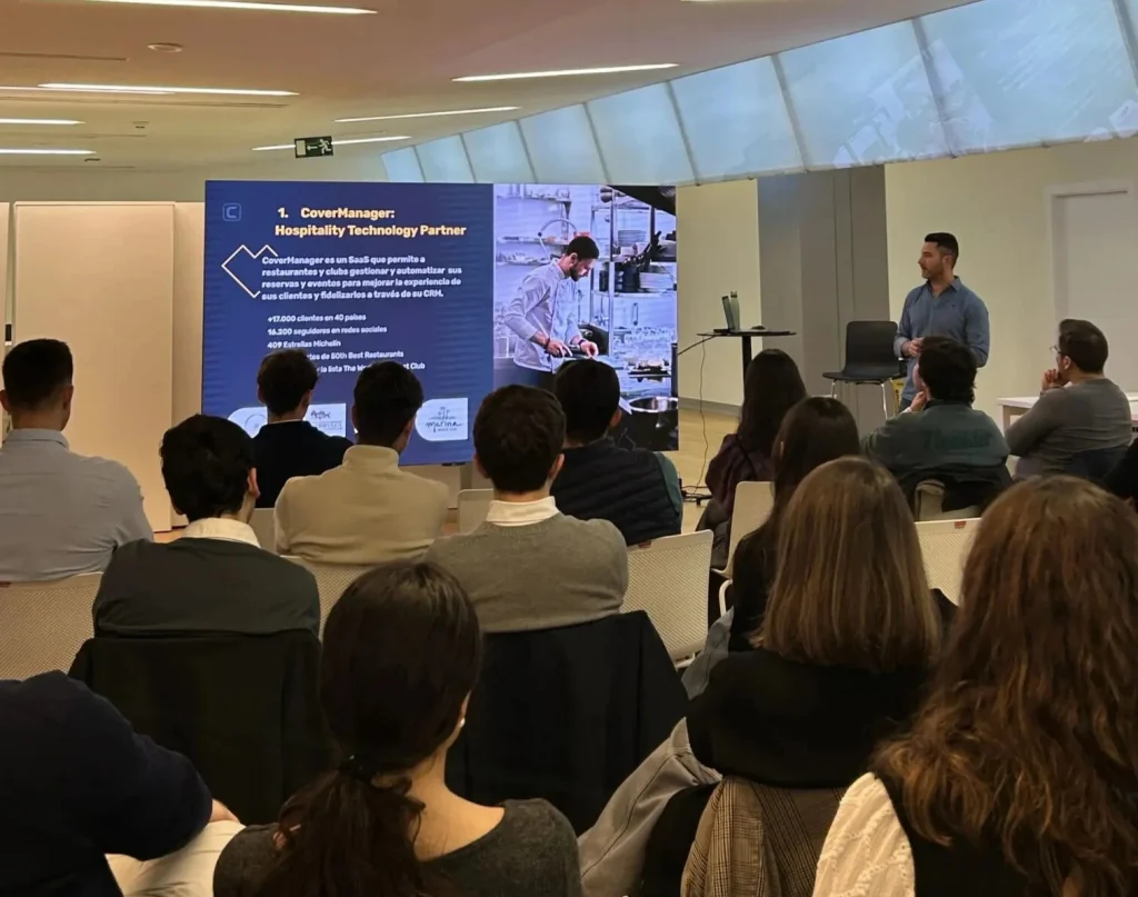 Víctor Navas presenting B2B sales strategies at the first CoverBootcamp edition