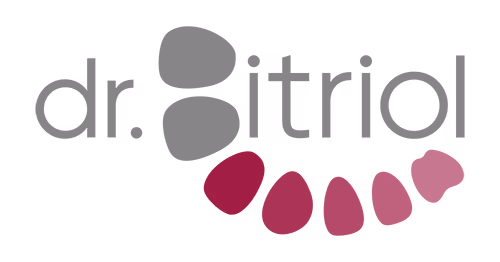 Logo mit Schriftzug „Dr. Bitriol“ in Grau und Weinrot mit grafischem Element.