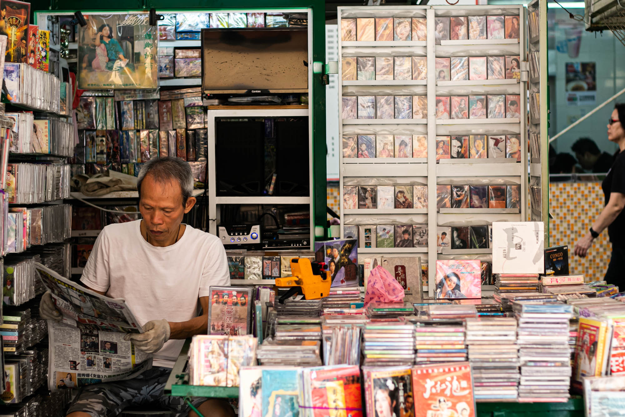 Hong Kong market worker reading newspaper