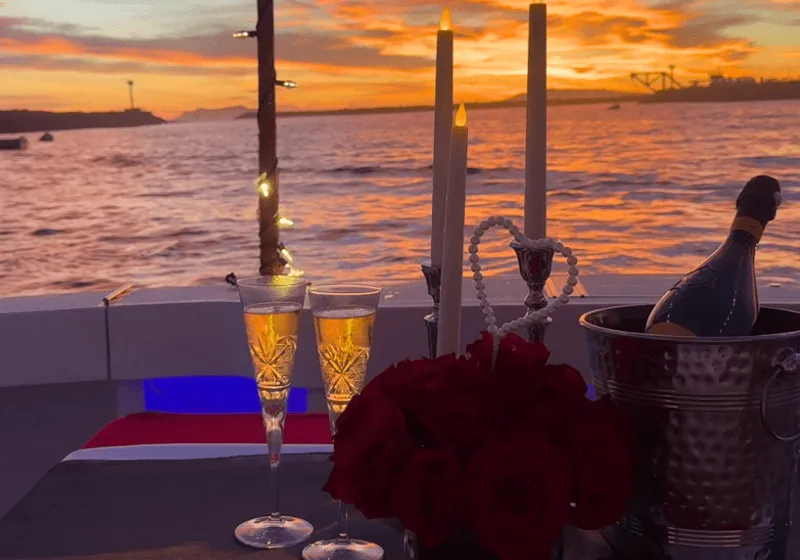 4-Hour sunset dinner breakwater cruise