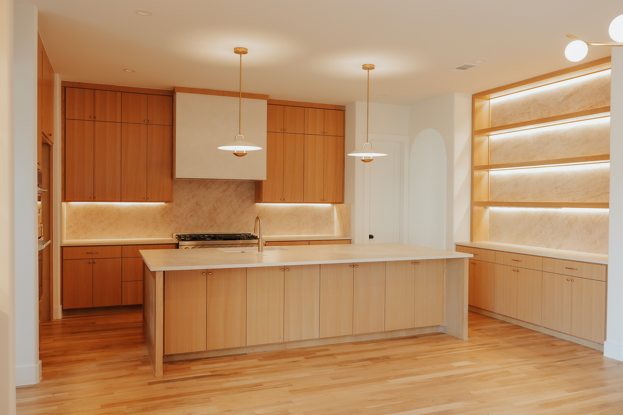 4245 Rickover Cir — kitchen island
