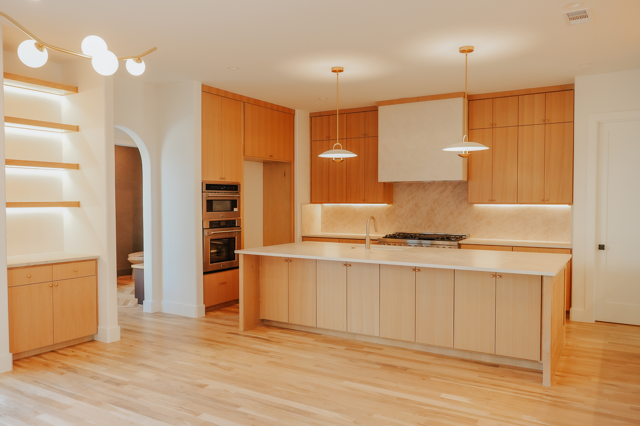 4245 Rickover Cir — kitchen with island