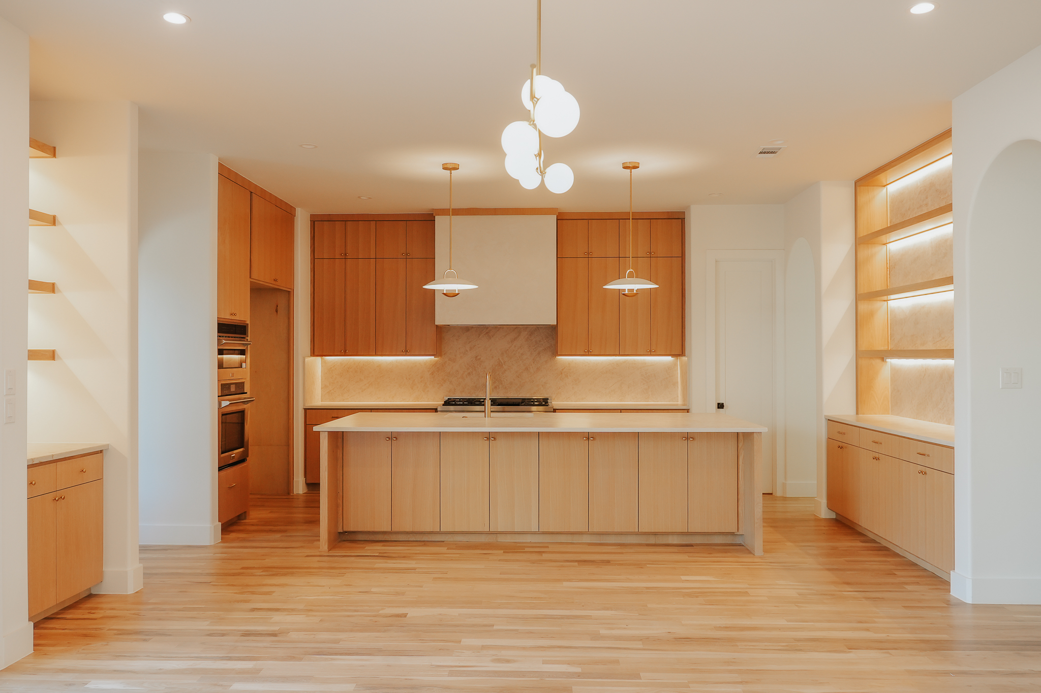 4245 Rickover Cir — kitchen
