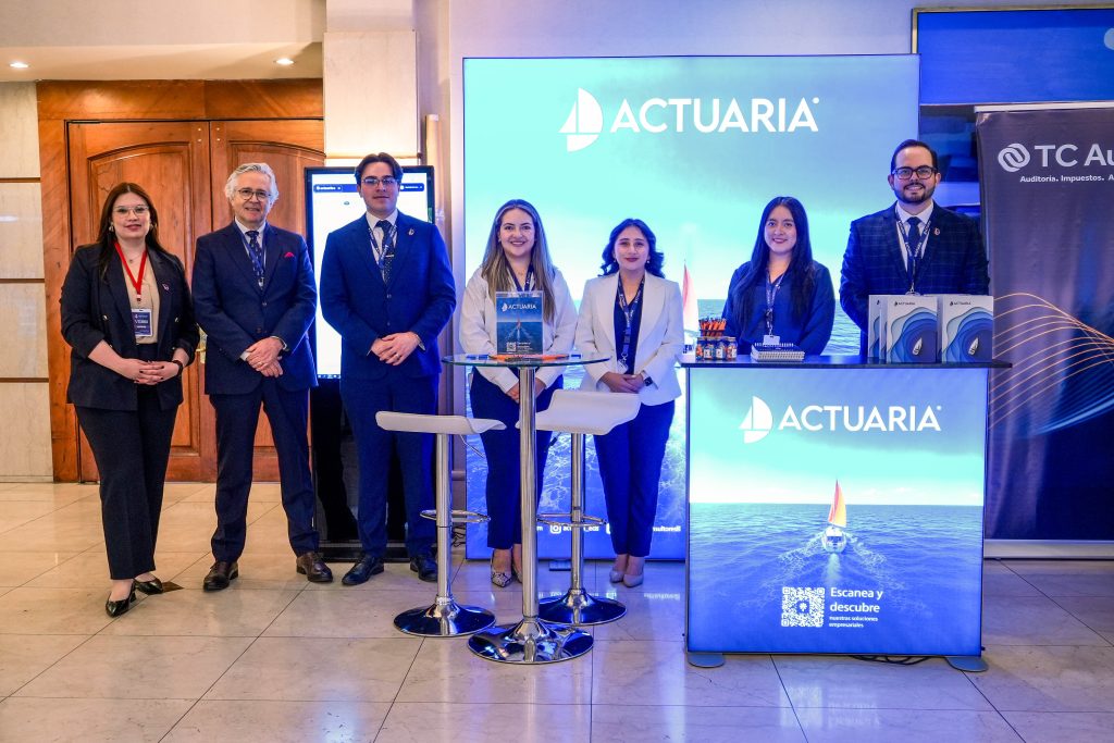 Equipo de Actuaria en su stand del VII Congreso Tributa 2026