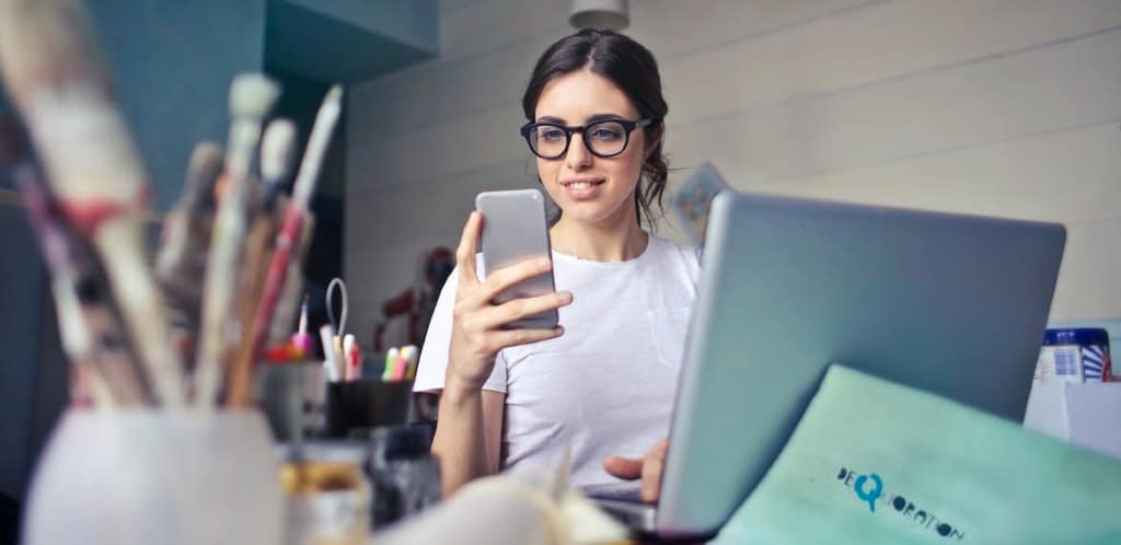 Artistic micro-influencers engages with her audience