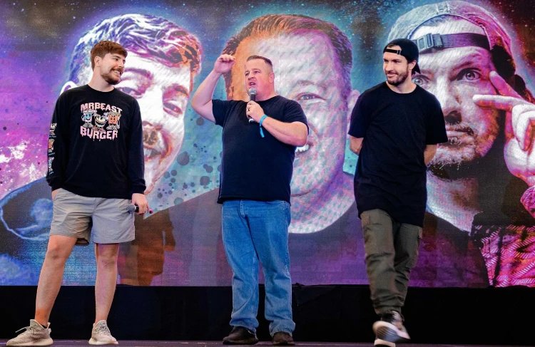 VidSummit | MrBeast, Shonduras, Derral Eves on stage