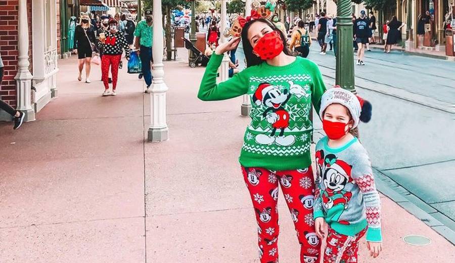 Yeskel Larvenz with daughter celbrating Christmas on the street