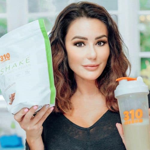 Jwoww promoting organic and vegan meal replacement shake