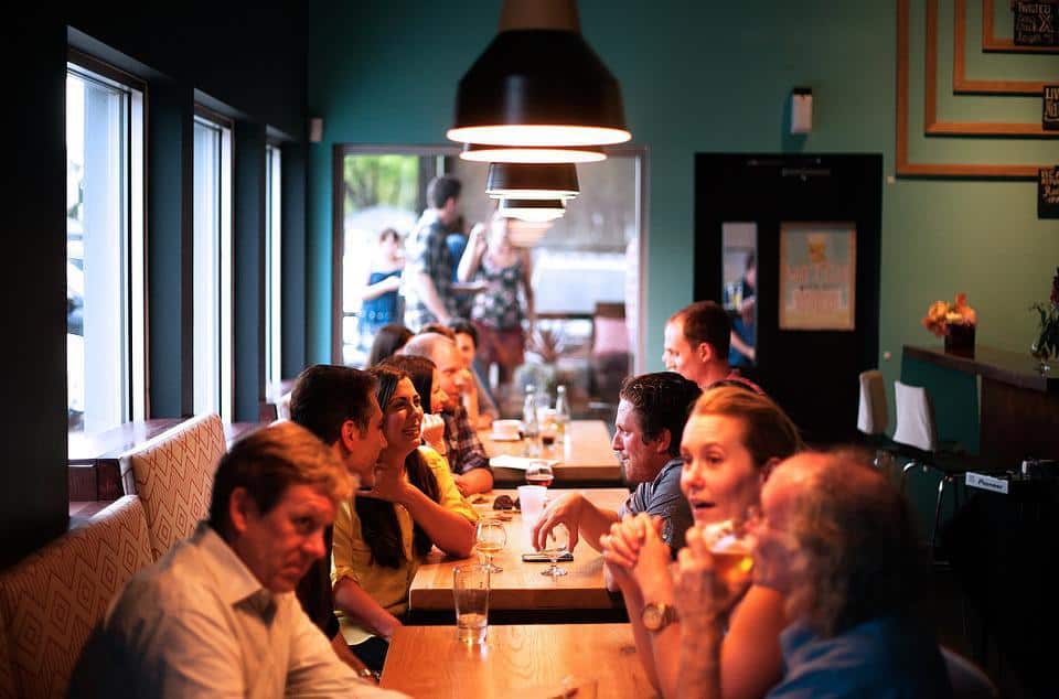 Restaurant diners and influencers