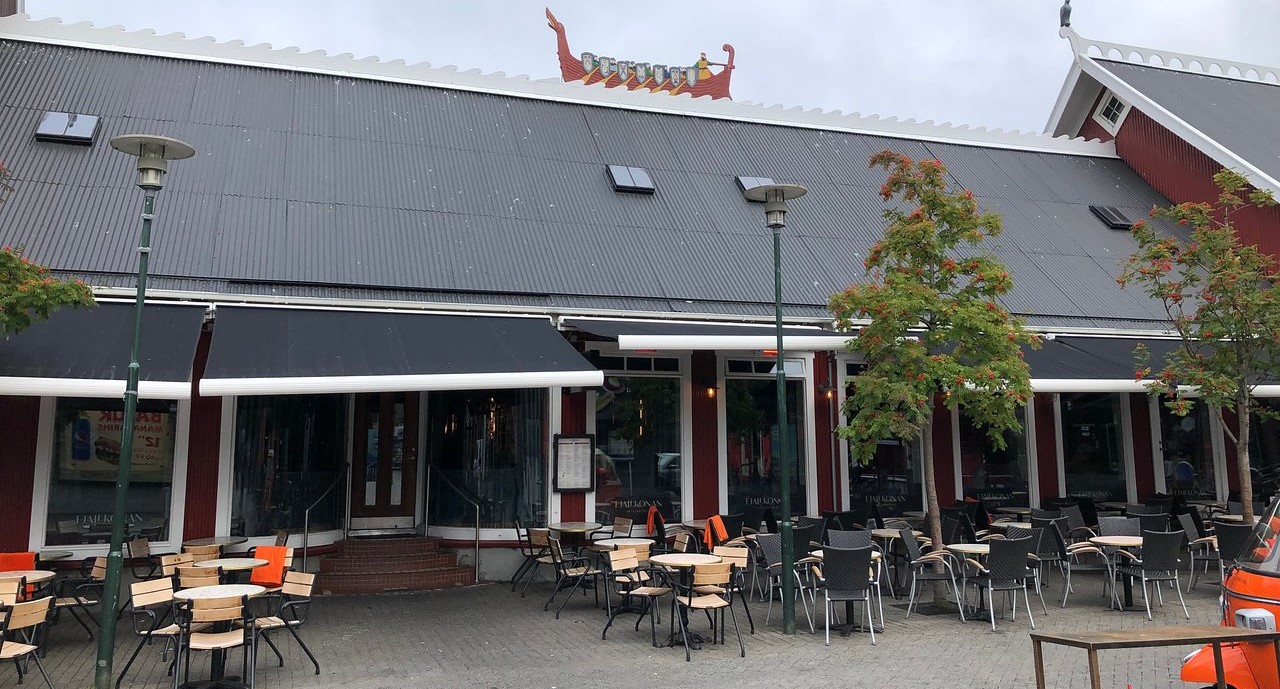 Outdoor seating at Fjallkonan Bar and Restaurant in Reykjavik.