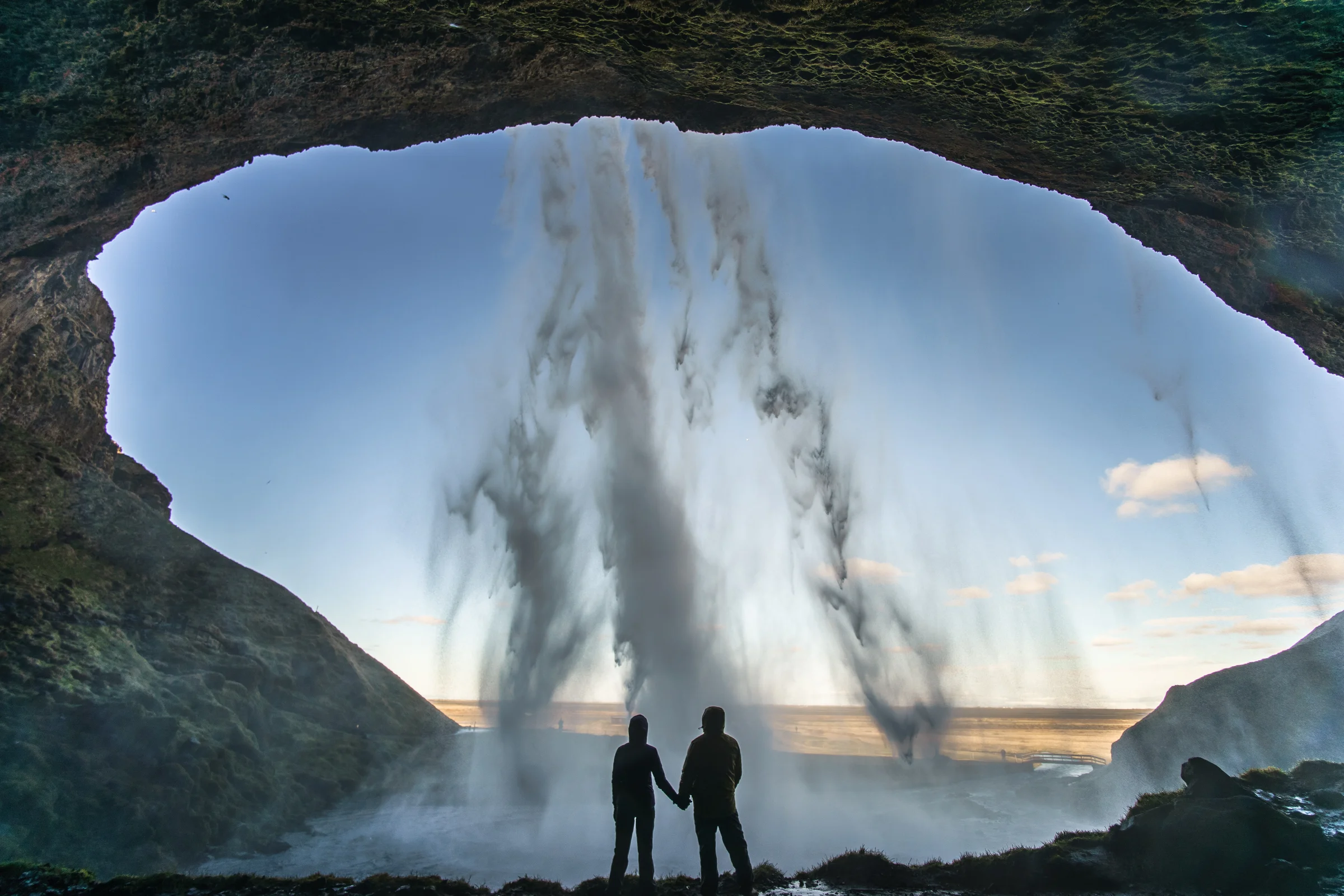 Seljalandsfoss Walk Behind View Large2400x1600
