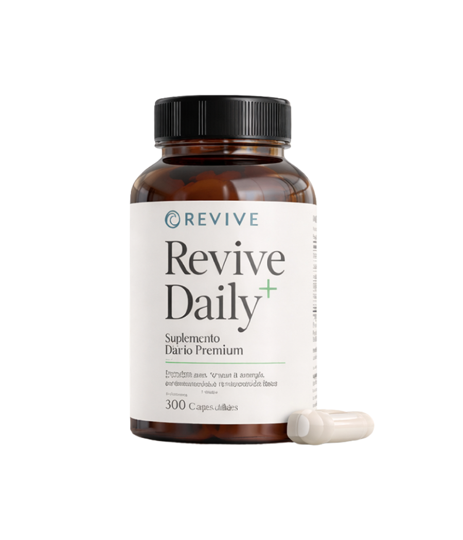 Frasco marrón del suplemento Revive Daily con cápsulas blancas y hojas verdes de fondo.