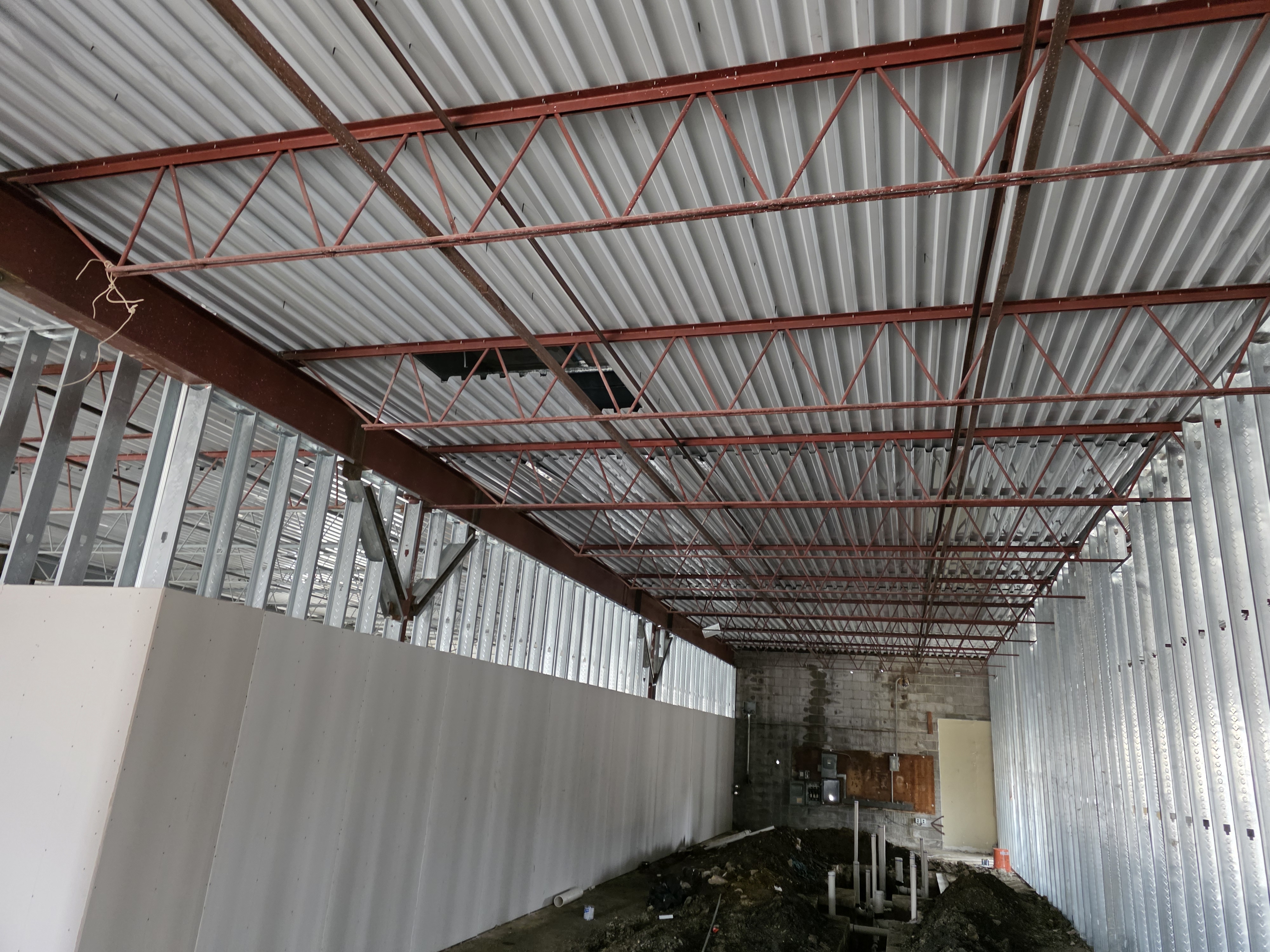 Steel truss ceiling with ductwork rough-in along sidewall