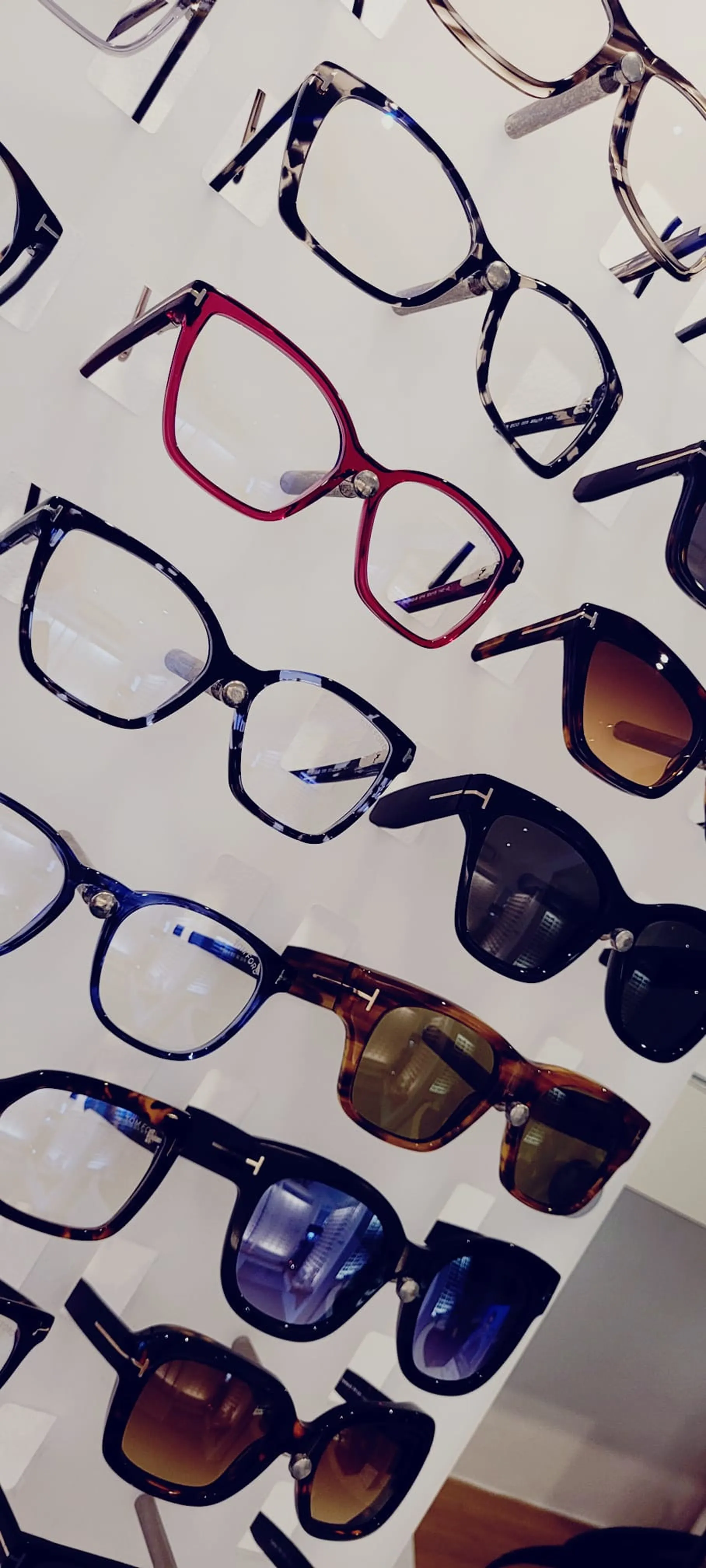 Personalised eyewear styling service