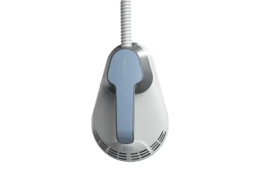 BTL EMSCULPT-applicator med grå handtag och blå behandlingsyta monterad på metallstativ.