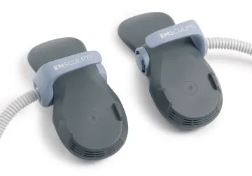 BTL EMSCULPT NEO Edge-applikatorer för kroppsformning, visade från ovan med vita anslutningsslang.