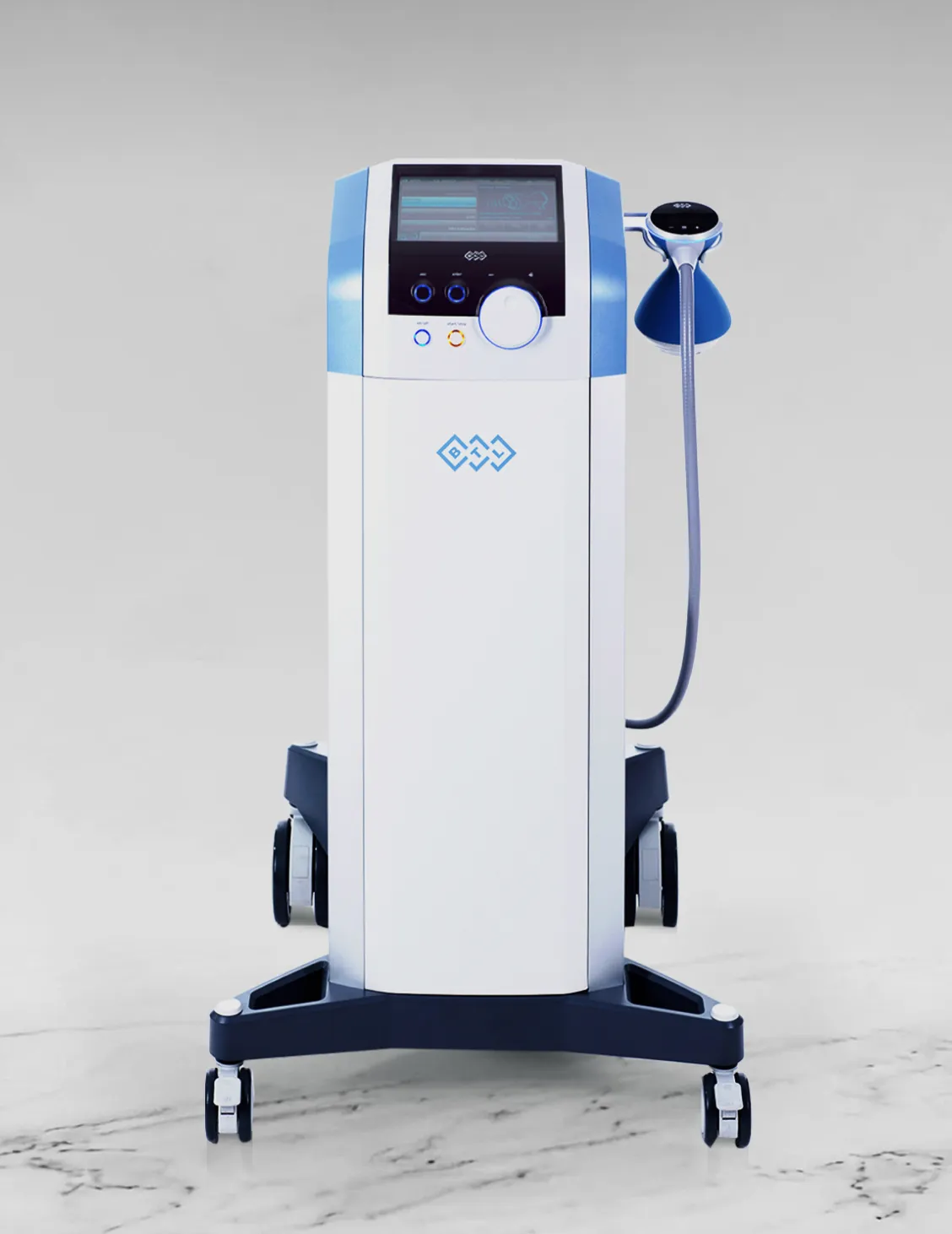 BTL Focused Shockwave-enhet för stötvågsterapi visad framifrån med blå och vit design, applicerare och behandlingshuvud