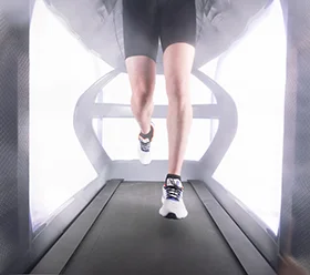 Kamera som visar benen i R-Force anti-gravity löpband