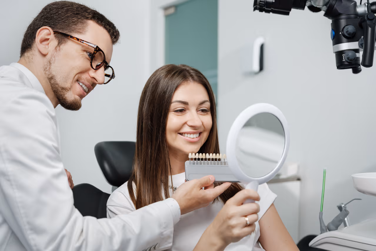 Which is better, bonding or veneers?