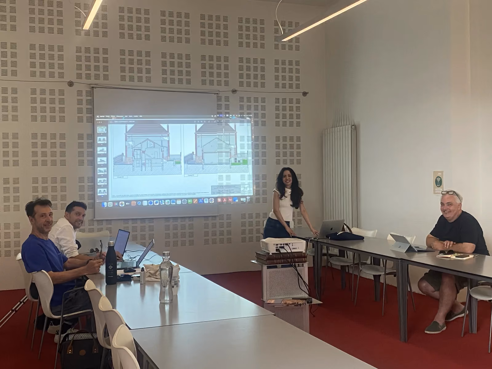 Atelier de formation BIM avec projection d'une maquette 3D