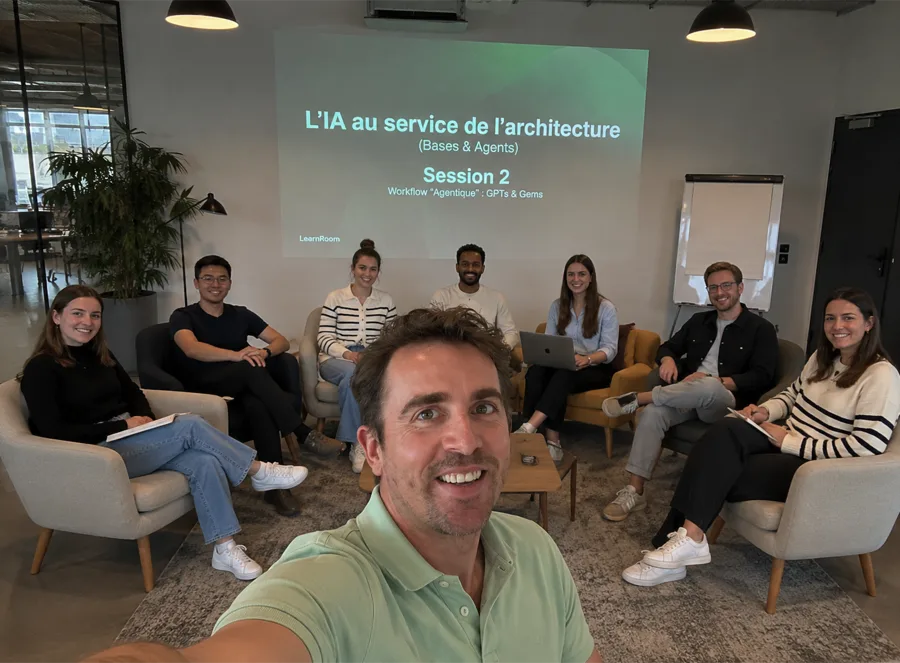 Le formateur Learn Room et le groupe de la session Workflow agentique : GPTs et Gems