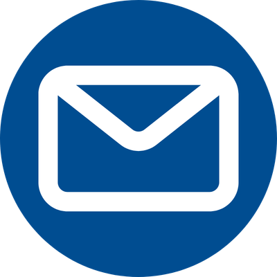 Weißer Umschlag auf blauem Kreis, Symbol für E-Mail oder Nachricht.