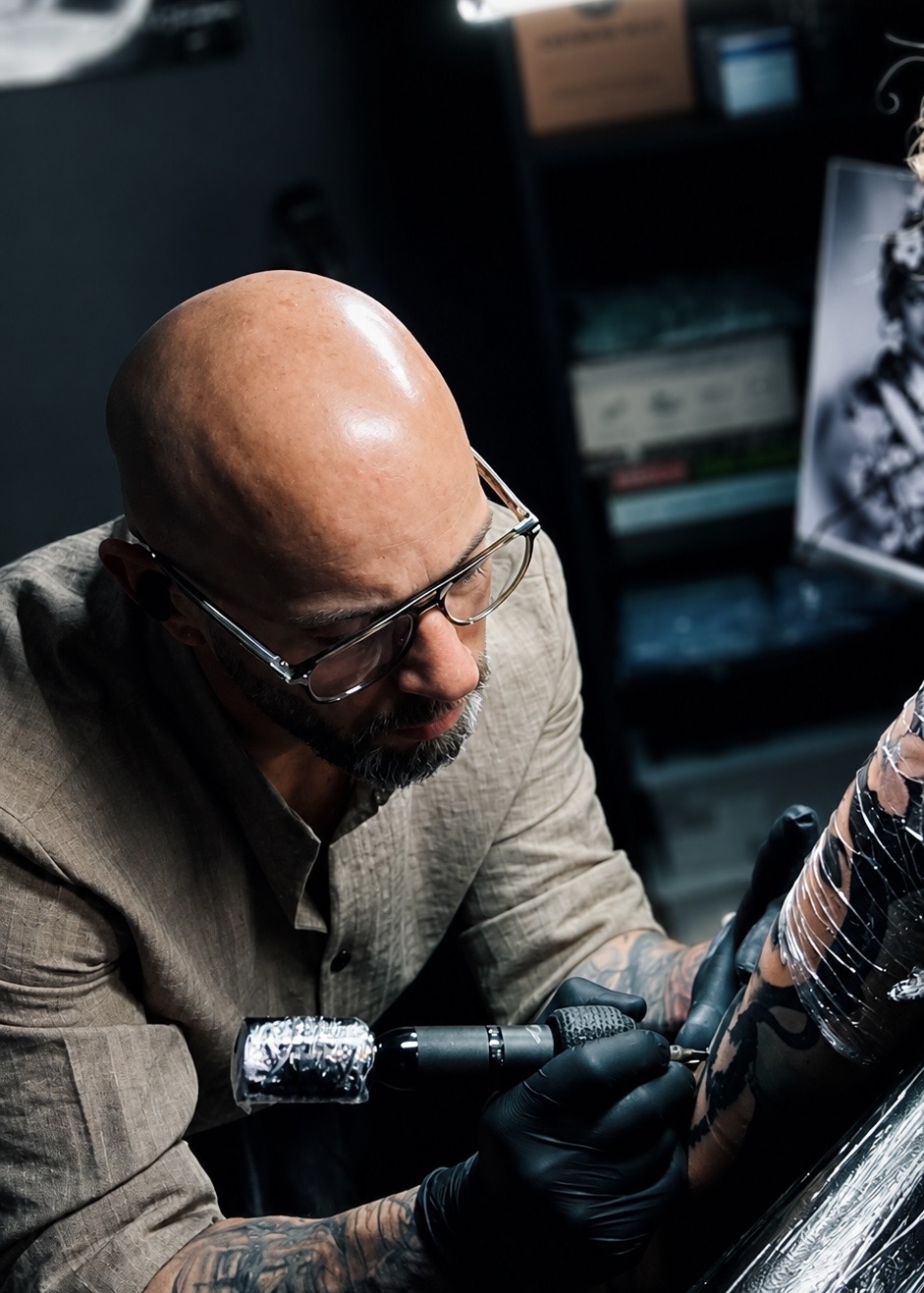 Tatouage réaliste noir et gris par Baptiste Tareal