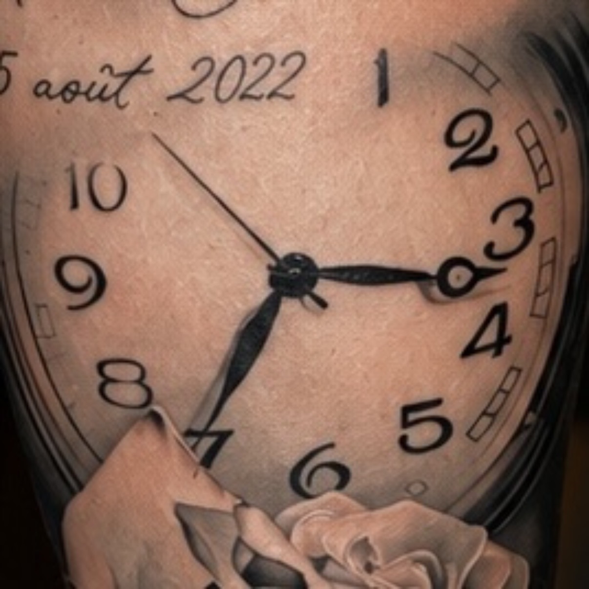 Tatouage d'horloge — gros plan sur le cadran