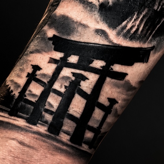 Tatouage de panda — détail du torii japonais