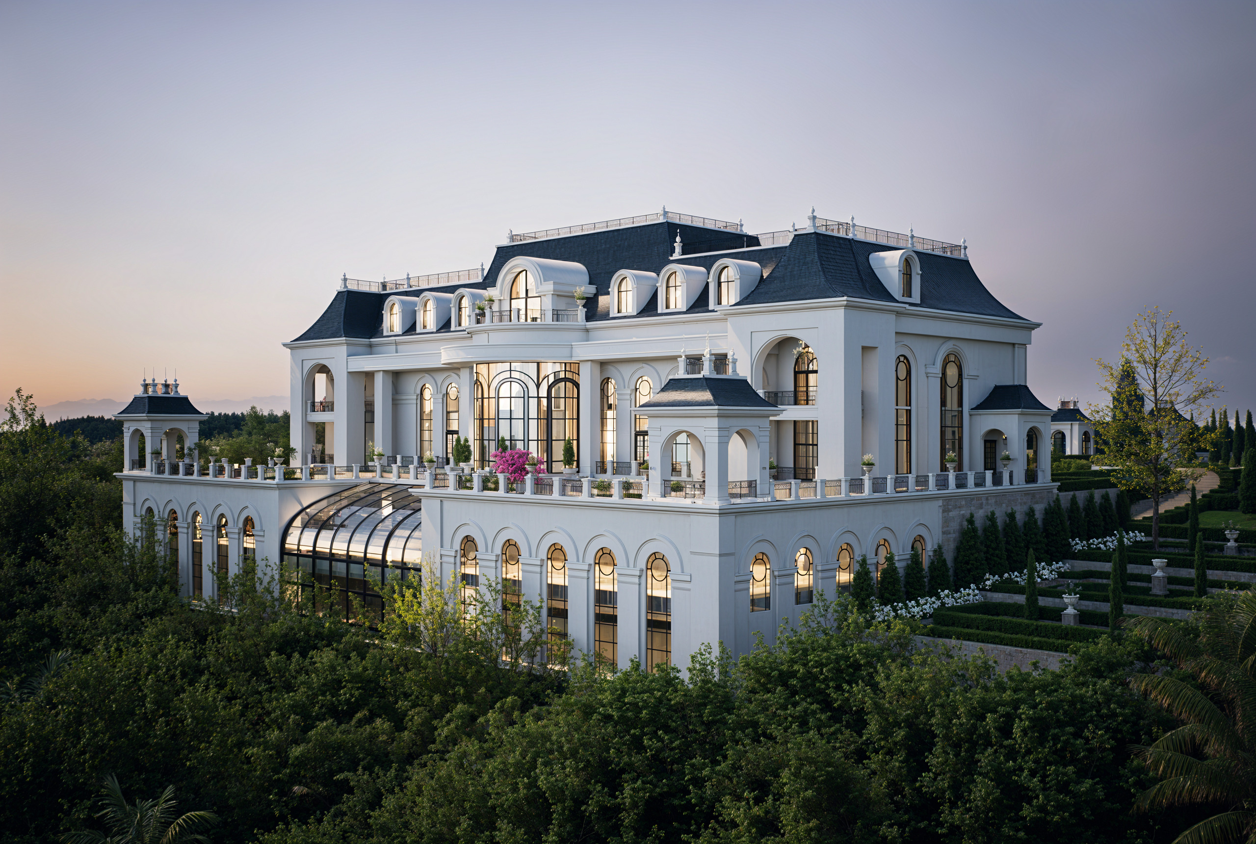 ELYSIAN ROYALE