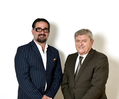 Photographie des cofondateurs de ABUNDEUS Cédric Griso et Thierry Schumacher. Abundeus est un cabinet de gestion de patrimoine indépendant au Luxembourg.
