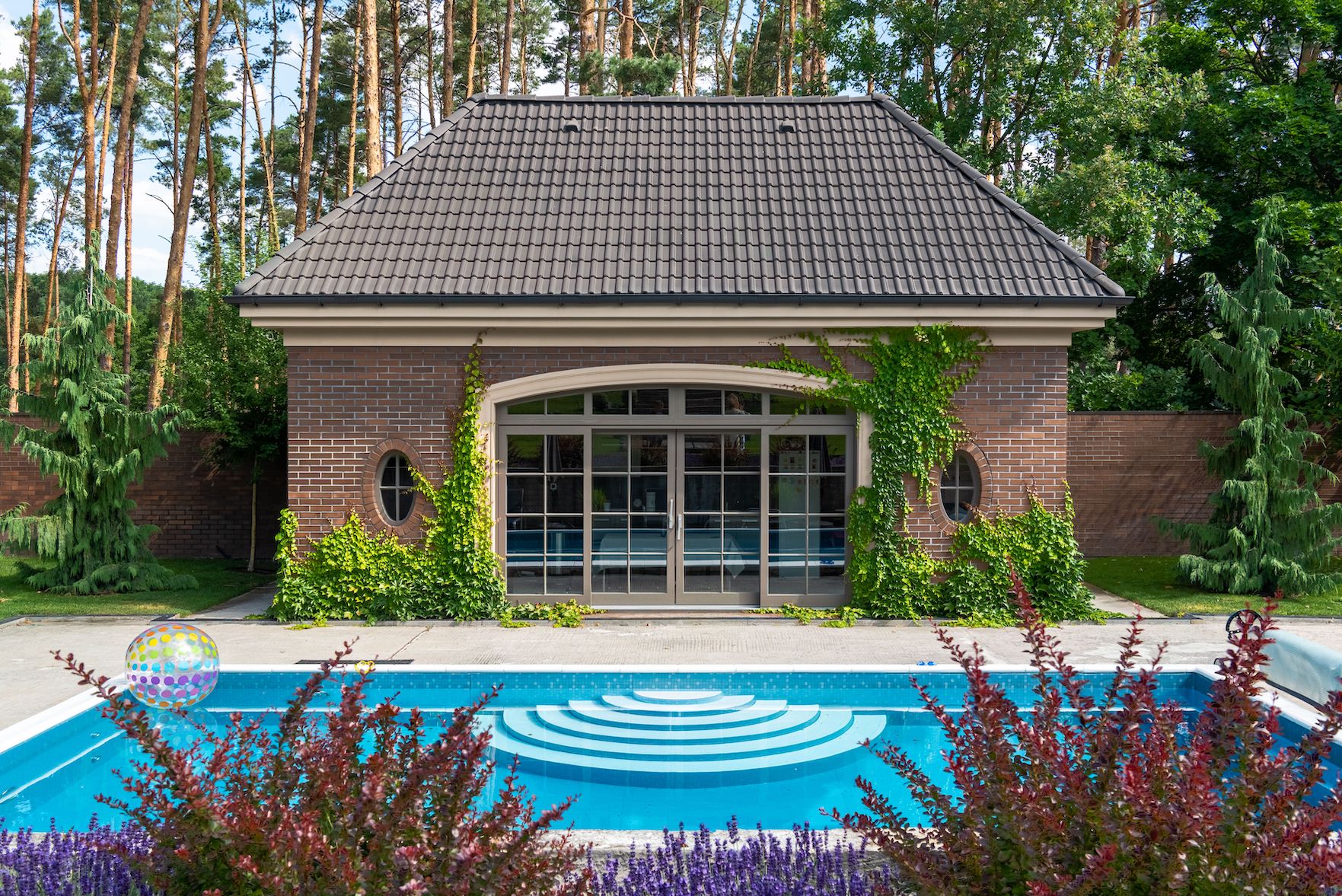 pool construction in LaSalle Ontario