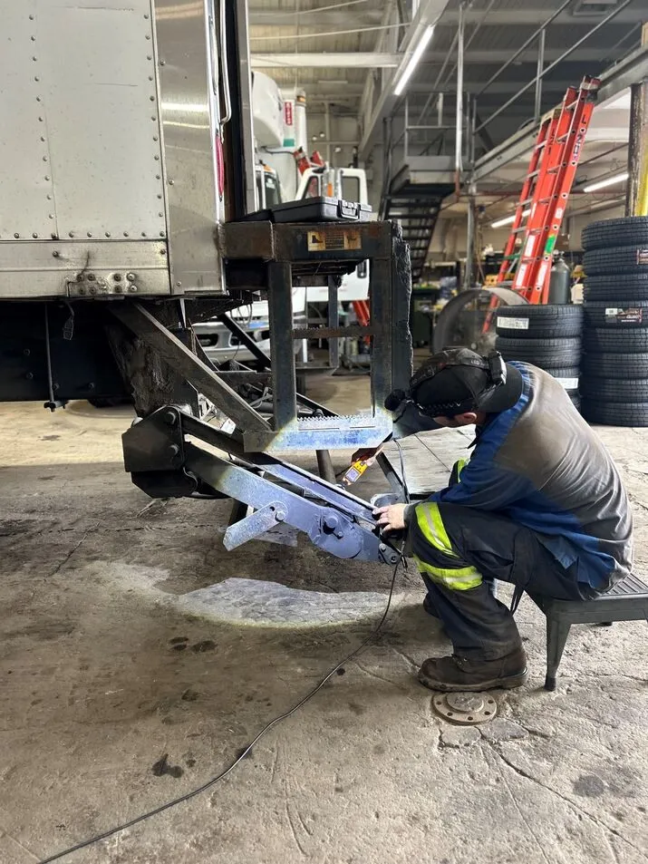 semi liftgate repair