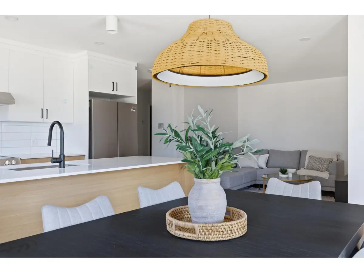 Cuisine et coin salon d'un appartement à louer à Saint-Félix-de-Valois