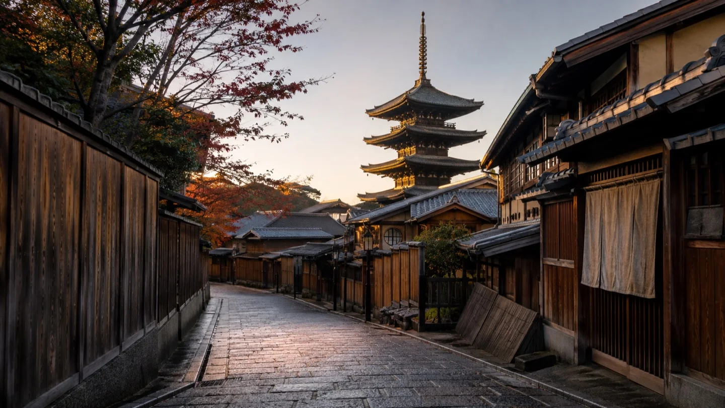 Quiet Higashiyama lane and Yasaka Pagoda in Kyoto at first light