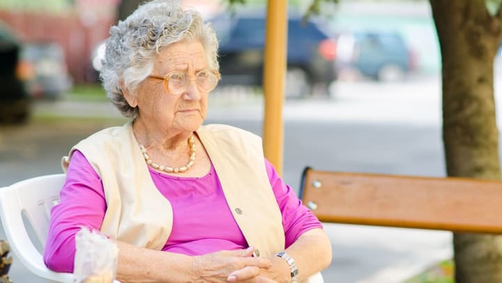 Alzheimer’s and Behavioral Changes: What Family Caregivers Need to Know