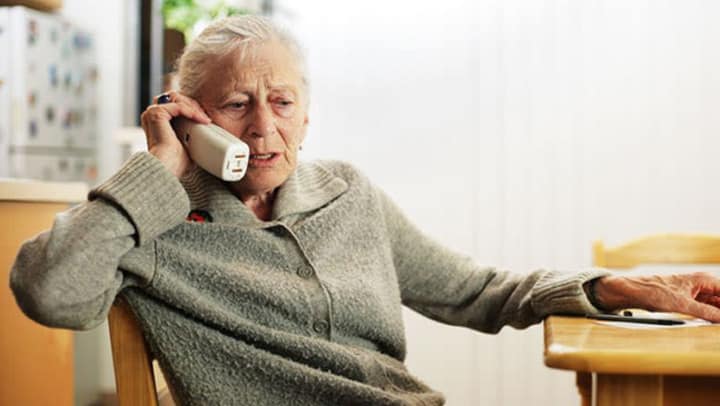 Safeguarding Your Parent with Dementia from Scams