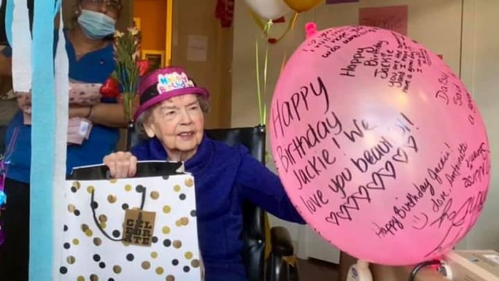 3 Tips to Help a Loved One with Dementia Enjoy Family Celebrations