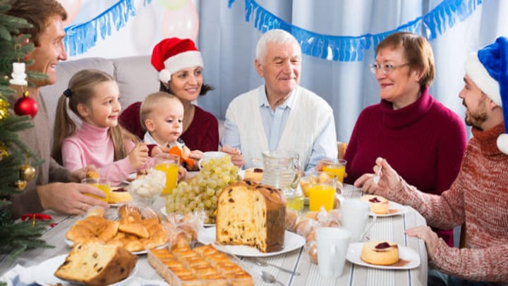 Hosting Holiday Gatherings When Caring for a Loved One with Dementia
