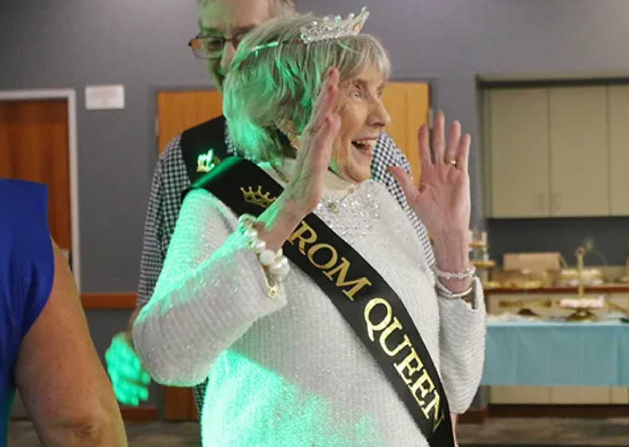 Morningside Place Residents Dance the Night Away at Senior Prom