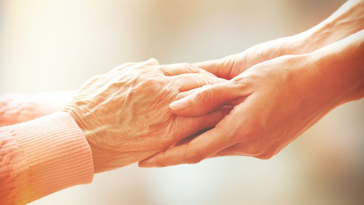 12 Helpful Aids for a Loved One with Alzheimer’s Disease: Put These on Your Shopping List