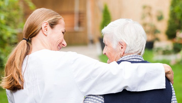 In-Home Care or a Memory Care Community? Exploring the Options