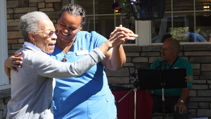 Socialization for Dementia Care: 5 Reasons Why It’s So Important