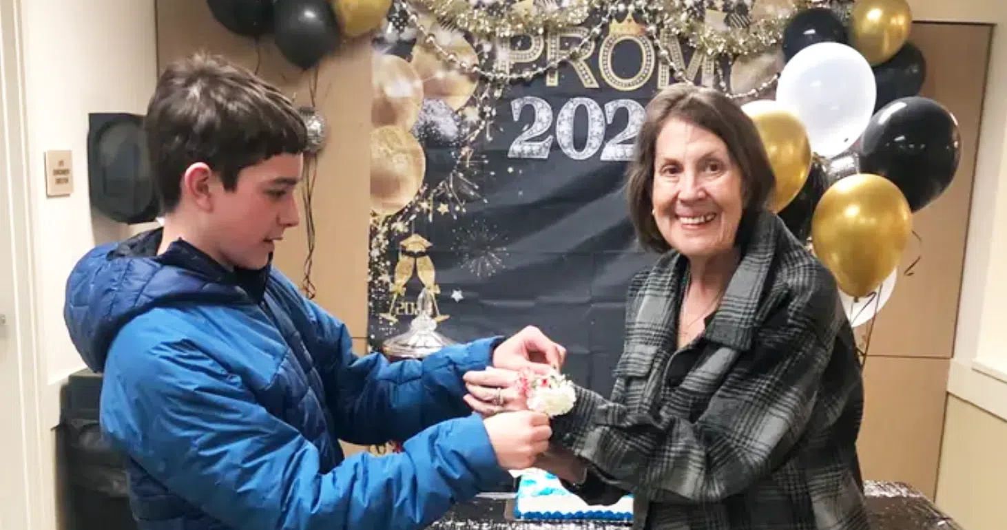 Local Students Join Emerald Place Residents to Enjoy Music, Dancing, and Meaningful Moments at Their Senior Prom