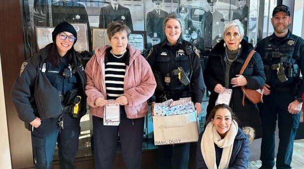 Churchill Place Residents Honor Local Glen Ellyn Police