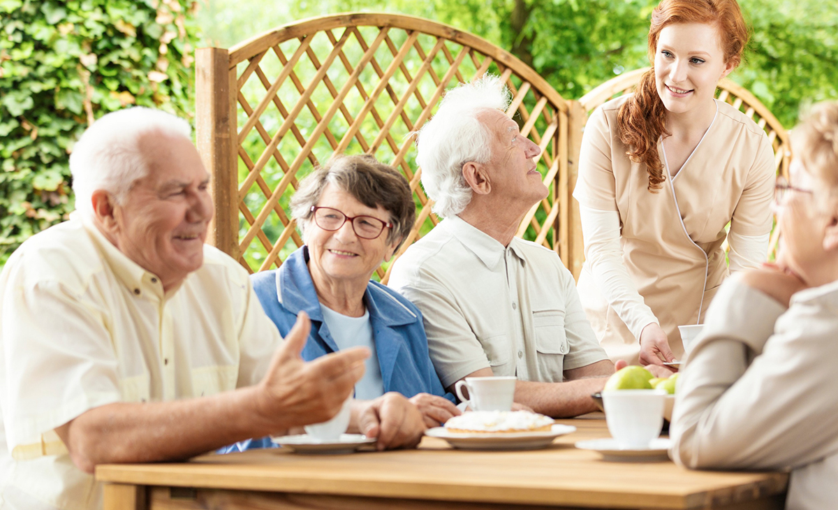 Why Socialization is Critical for Individuals with Dementia