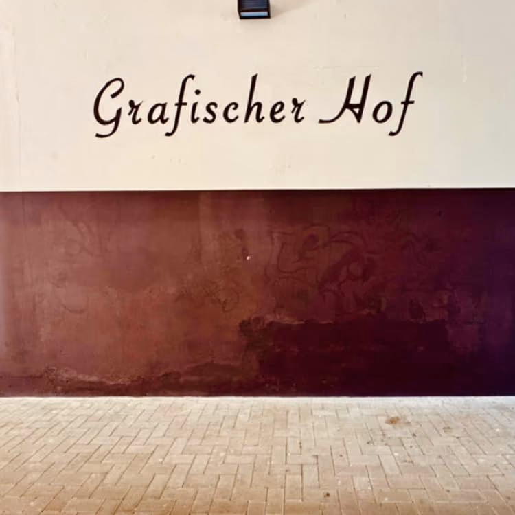 Schriftzug Grafischer Hof an der Gebäudewand