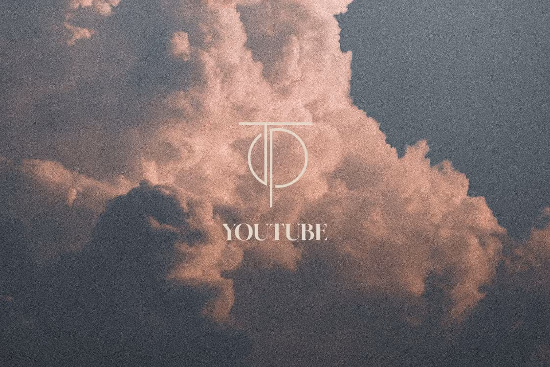 Vorschaubild für den YouTube-Kanal von Die Tiefenpsychologin, Wolkenhimmel in warmen Farbtönen