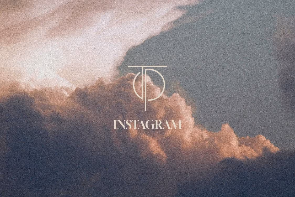 Vorschaubild für den Instagram-Kanal von Die Tiefenpsychologin, Wolkenhimmel in warmen Farbtönen